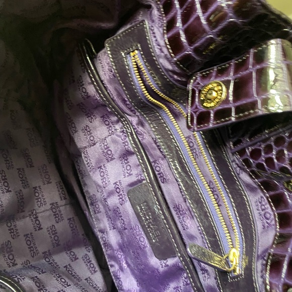 Stunning purple croc skin Michael Kors handbag. 16 x 10 x 5 inches. Very roomy - Picture 10 of 16